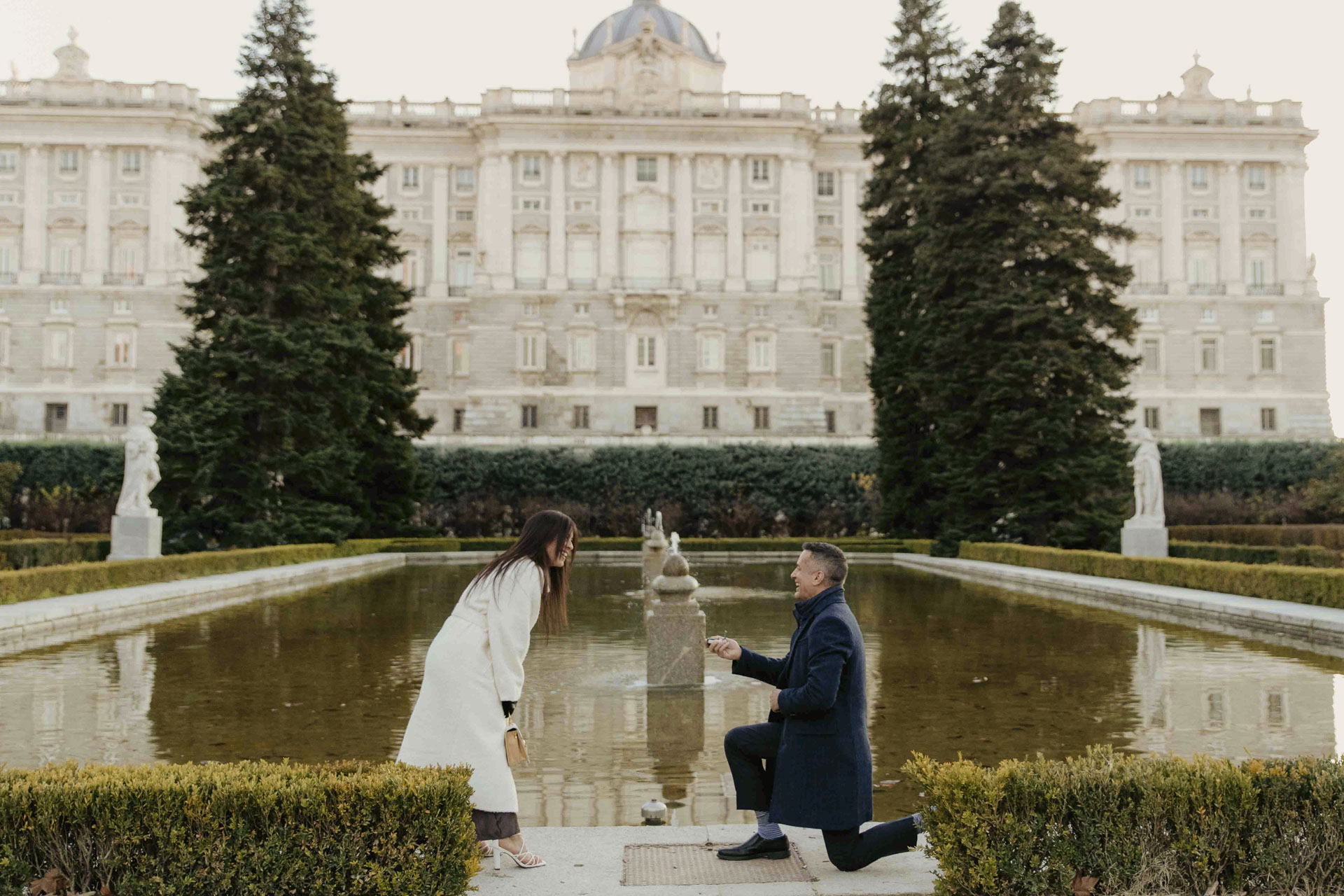 surprise proposal photoshoot in madrid