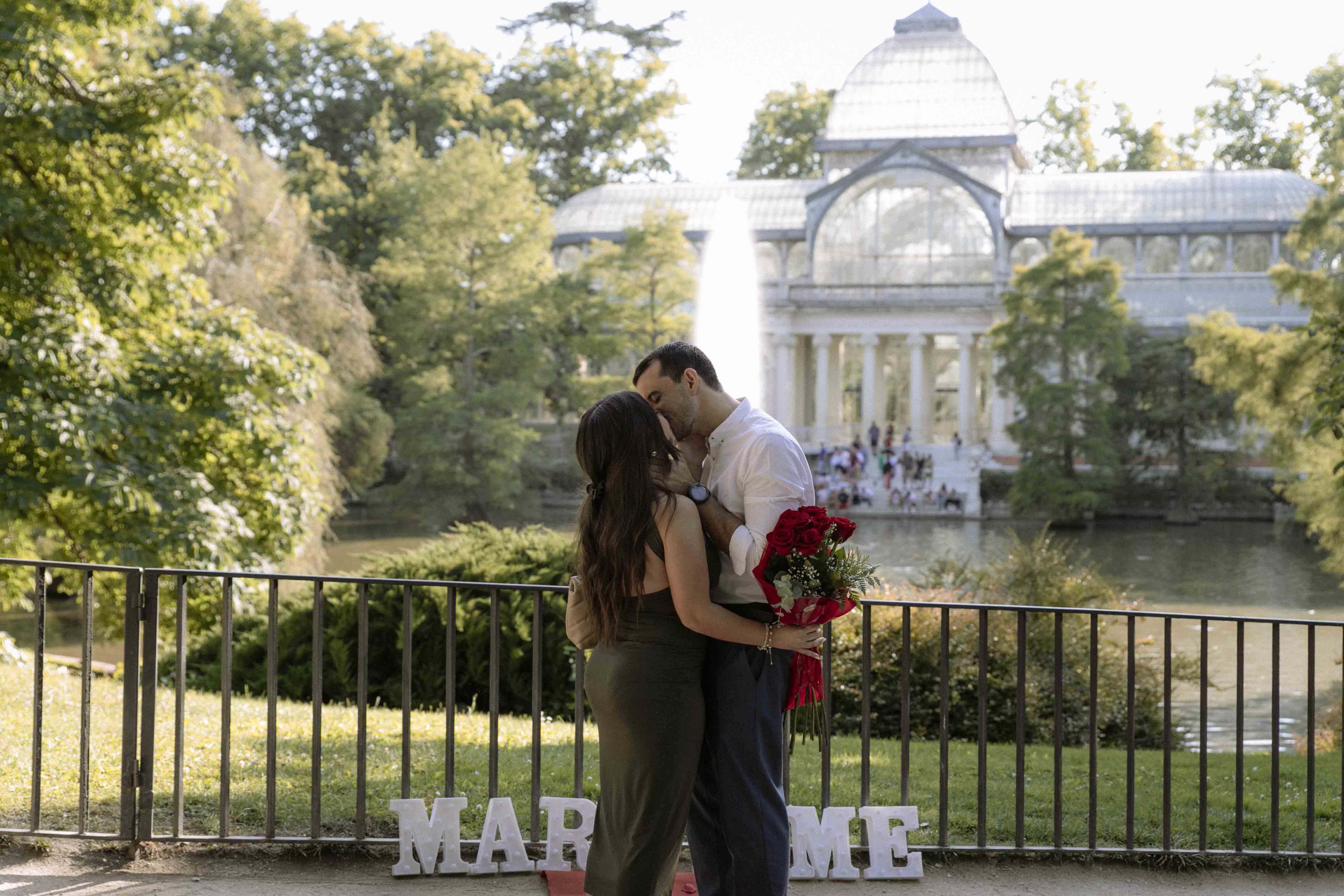 packs de pedida de mano y fotografia de pareja en madrid