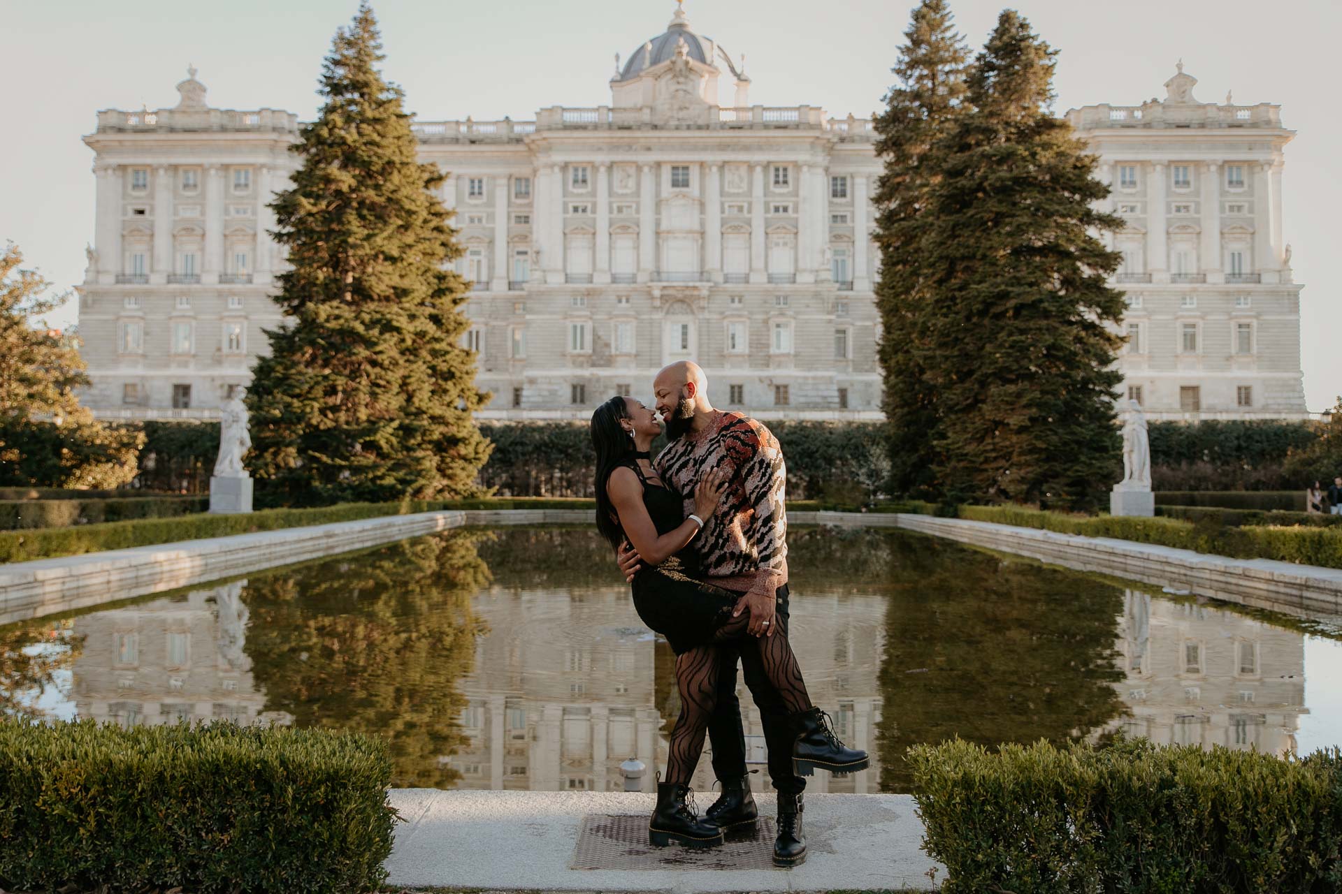 couple-madrid-6 proposal photography in sabatini gardens