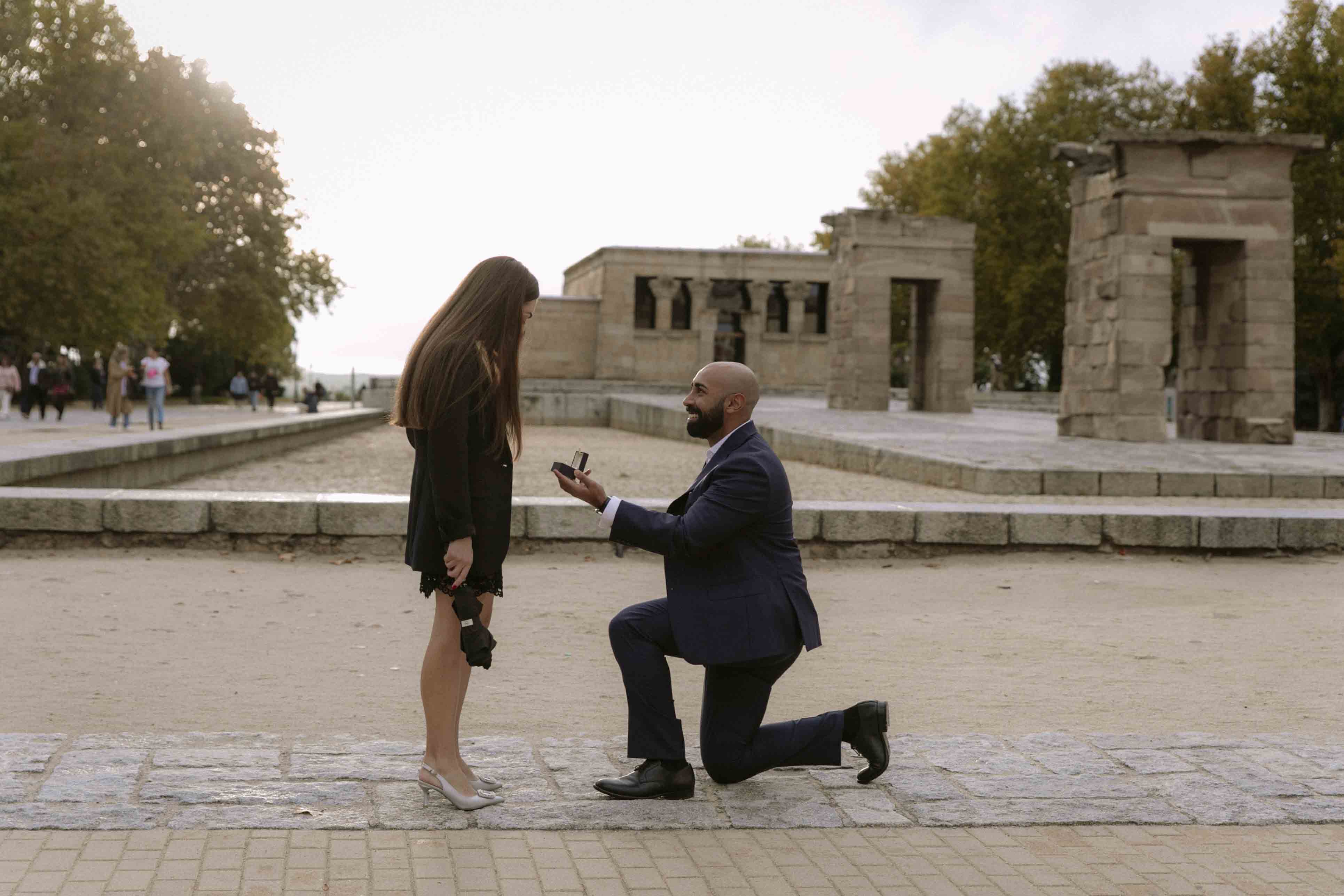 surprise proposal at templo de debod in madrid