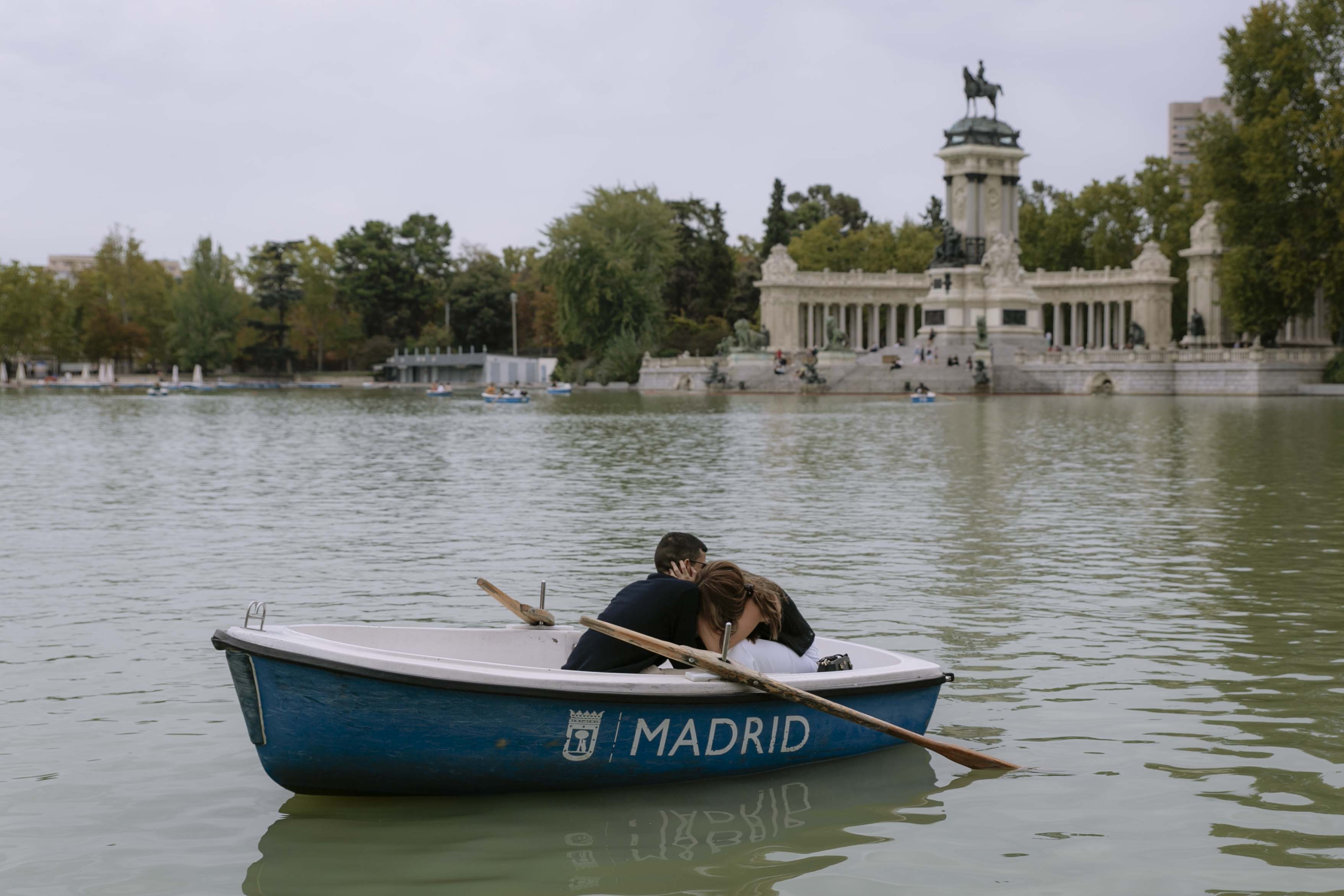 proposal on the boats in retiro park, madrid