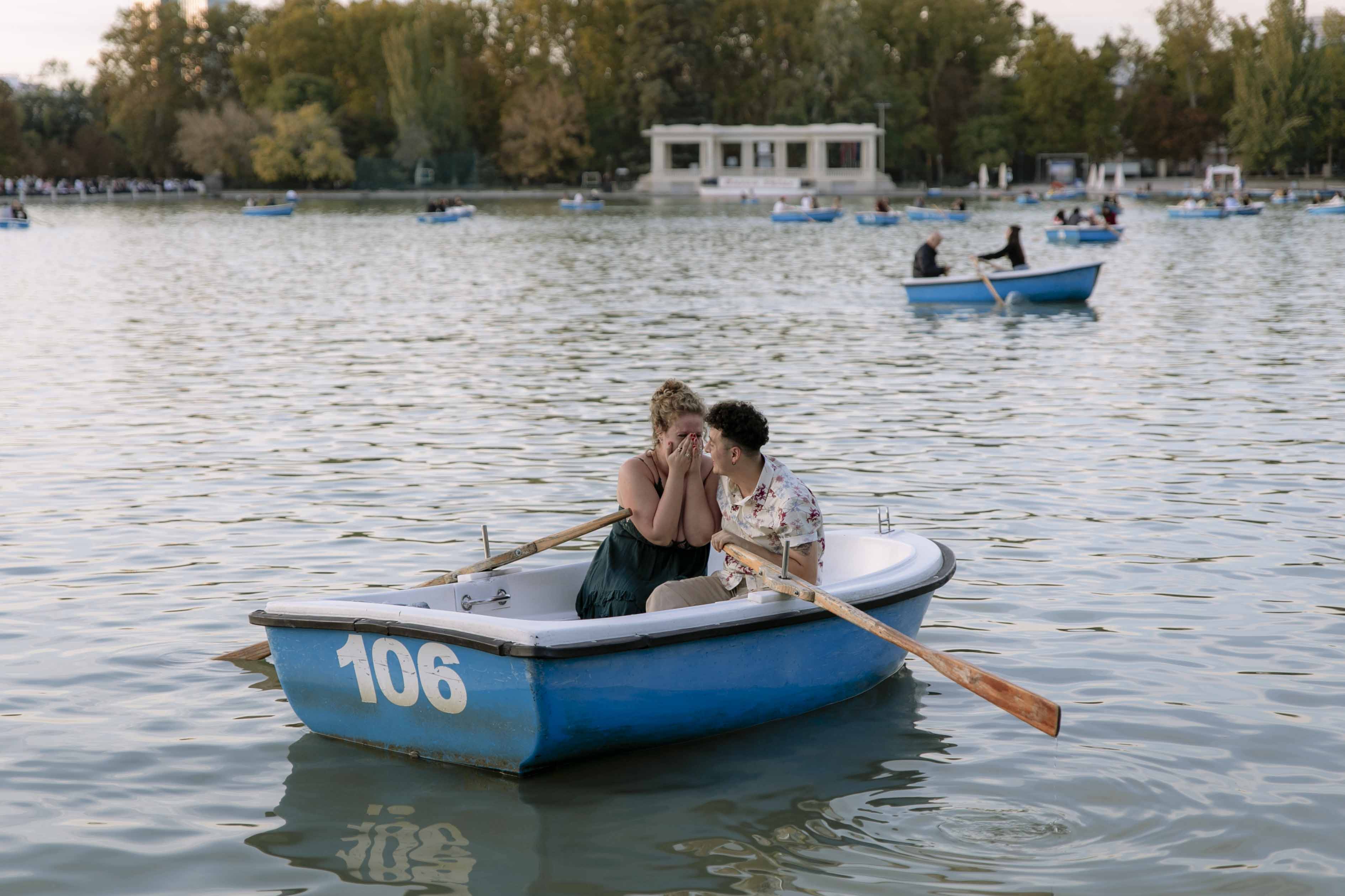 retiro park engagement photography