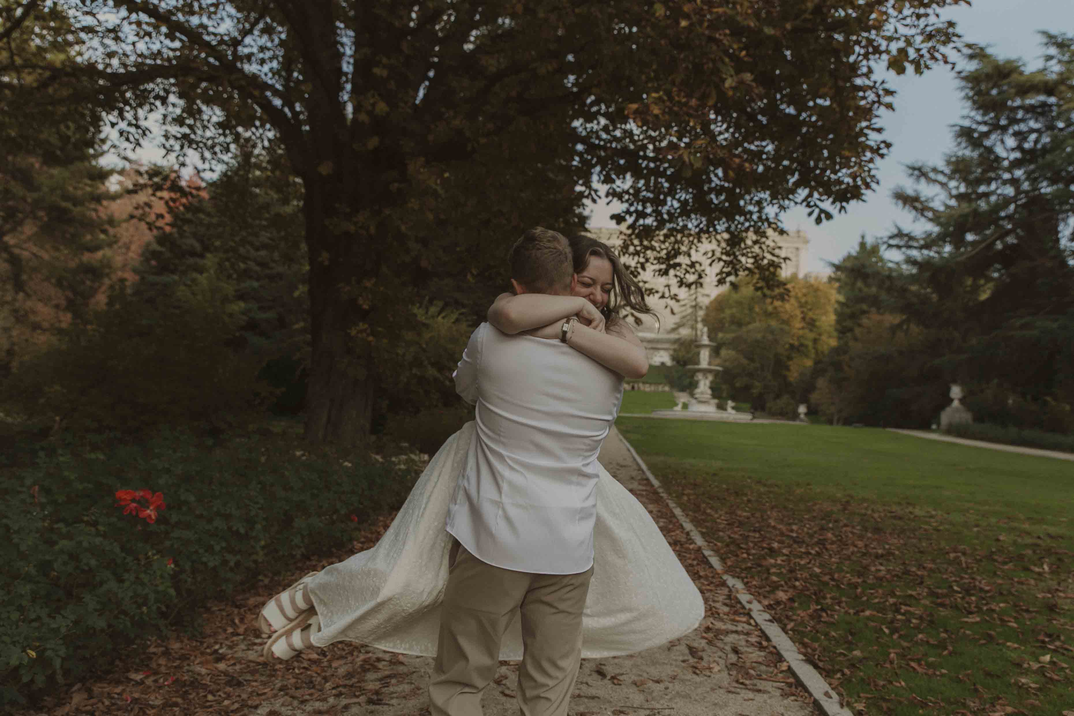 engagement photo session at campo del moro gardens in madrid