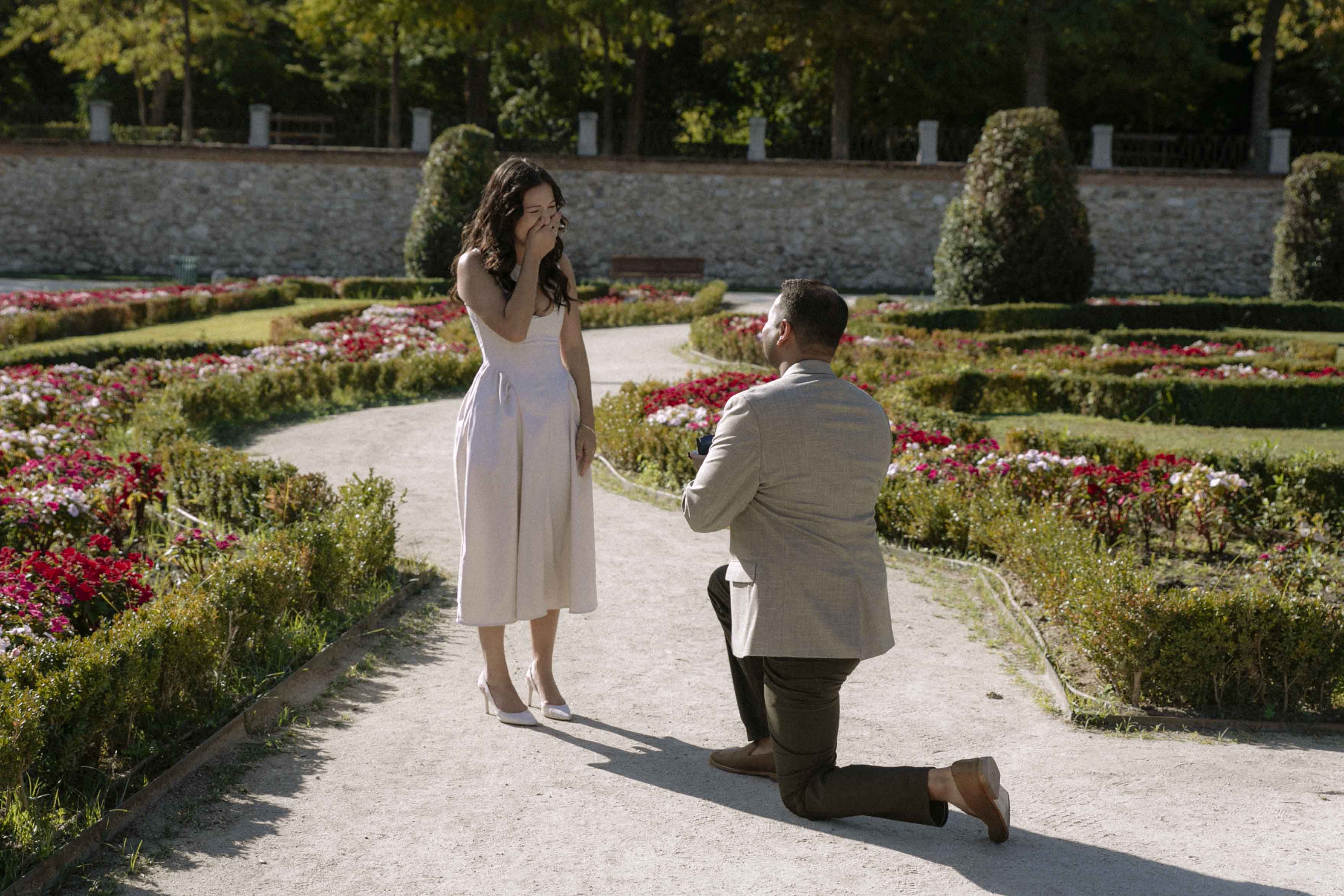 engagement photo shoot in madrid with photographer