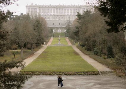 secret photographer for surprise proposal in madrid