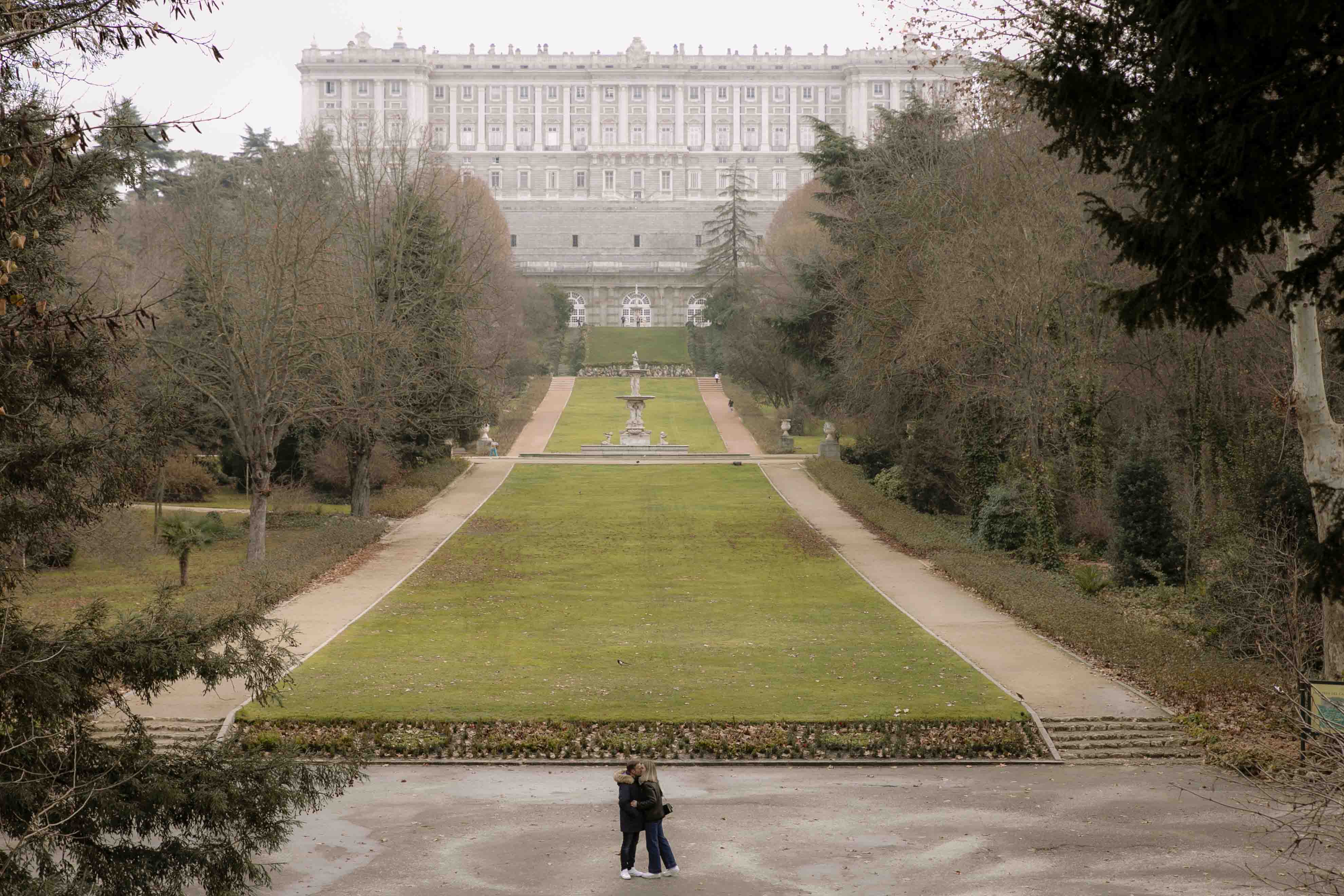 secret photographer for surprise proposal in madrid