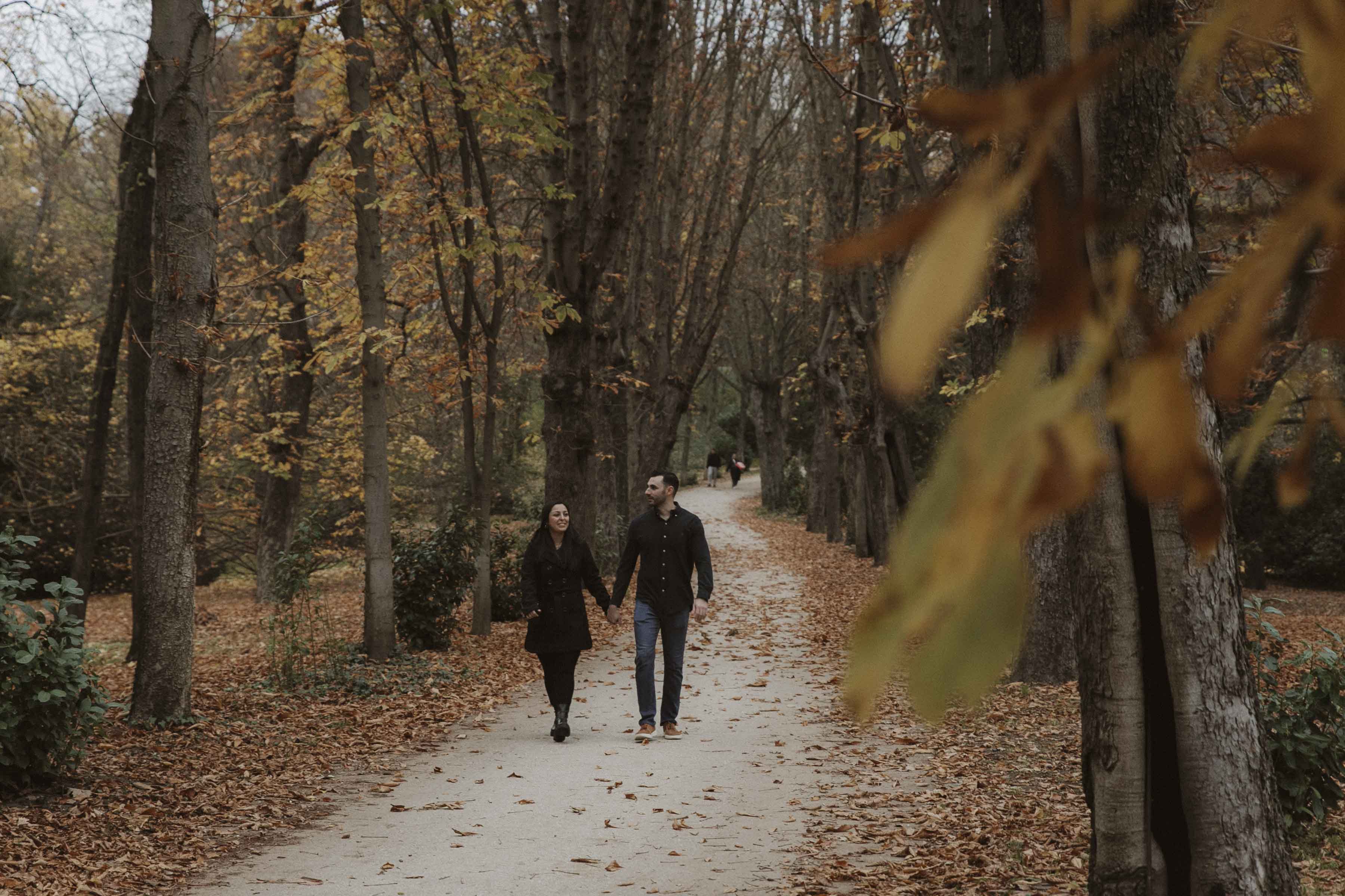 autumn couple photoshoot in madrid