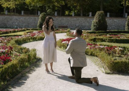 surprise wedding proposal at retiro park in madrid with a professional photographer