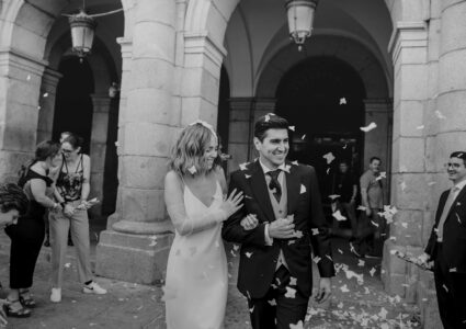 fotografia de ceremonia de boda en el ayuntamiento de la plaza mayor de madrid