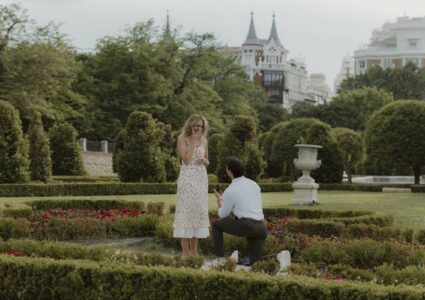 surprise proposal photography in parque del retiro madrid
