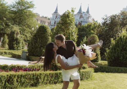 marriage proposal photography at retiro park in madrid
