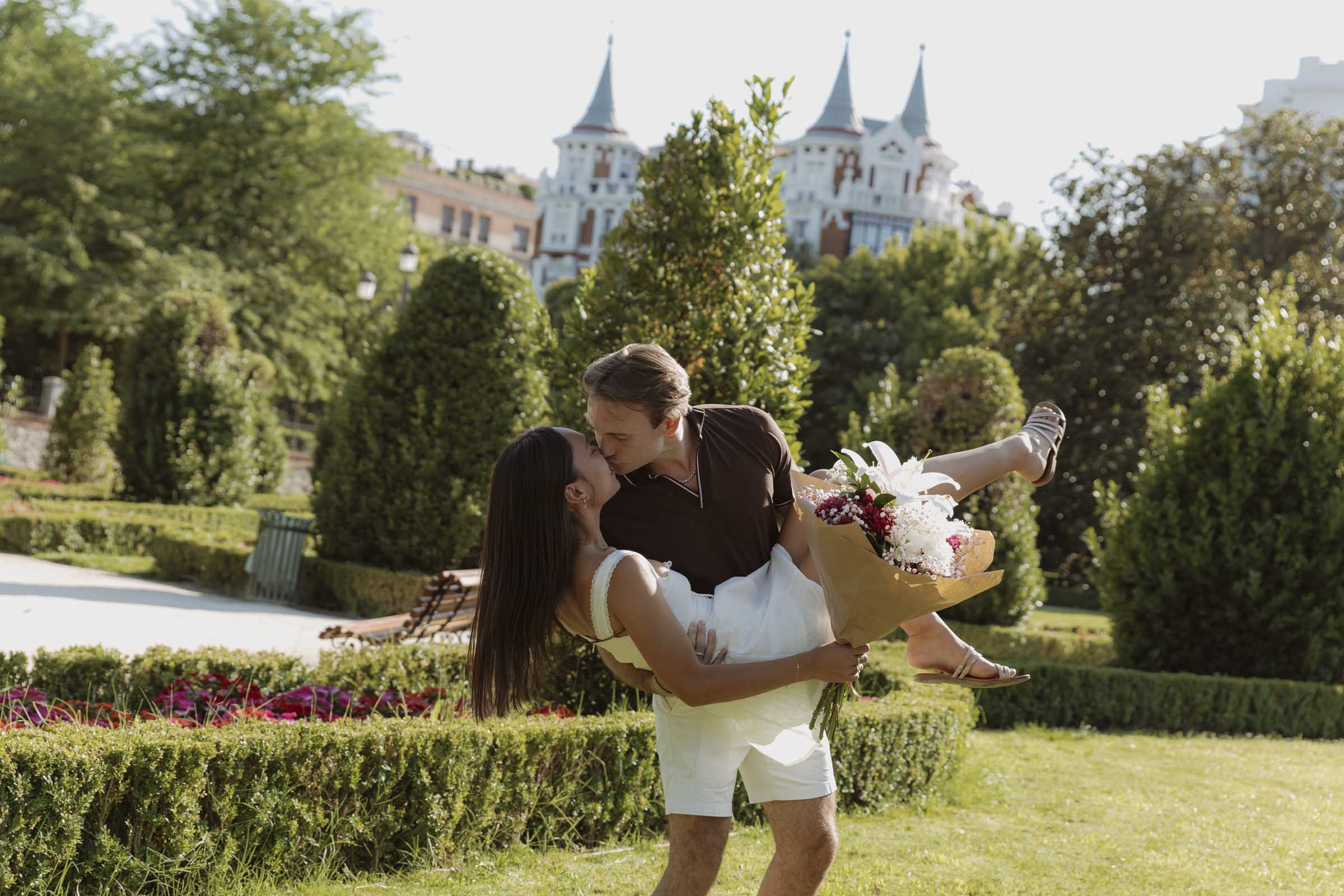 proposal photography in madrid marriage proposal photography at retiro park in madrid