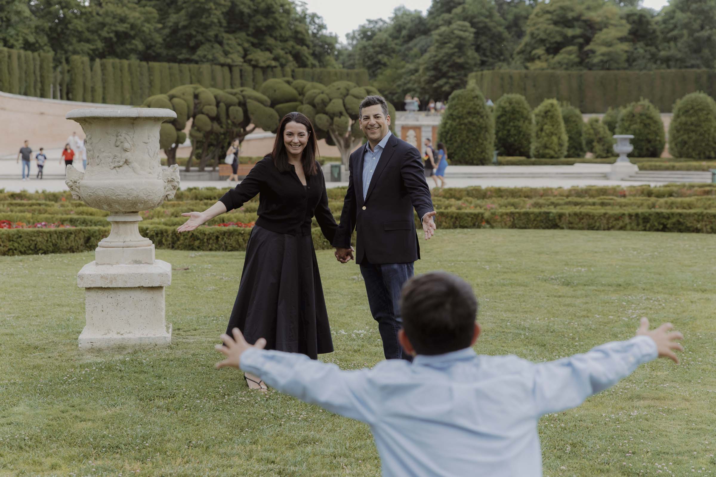 9M7A2836 family photo session in retiro park, madrid