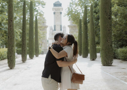 engagement photographer at retiro park in madrid