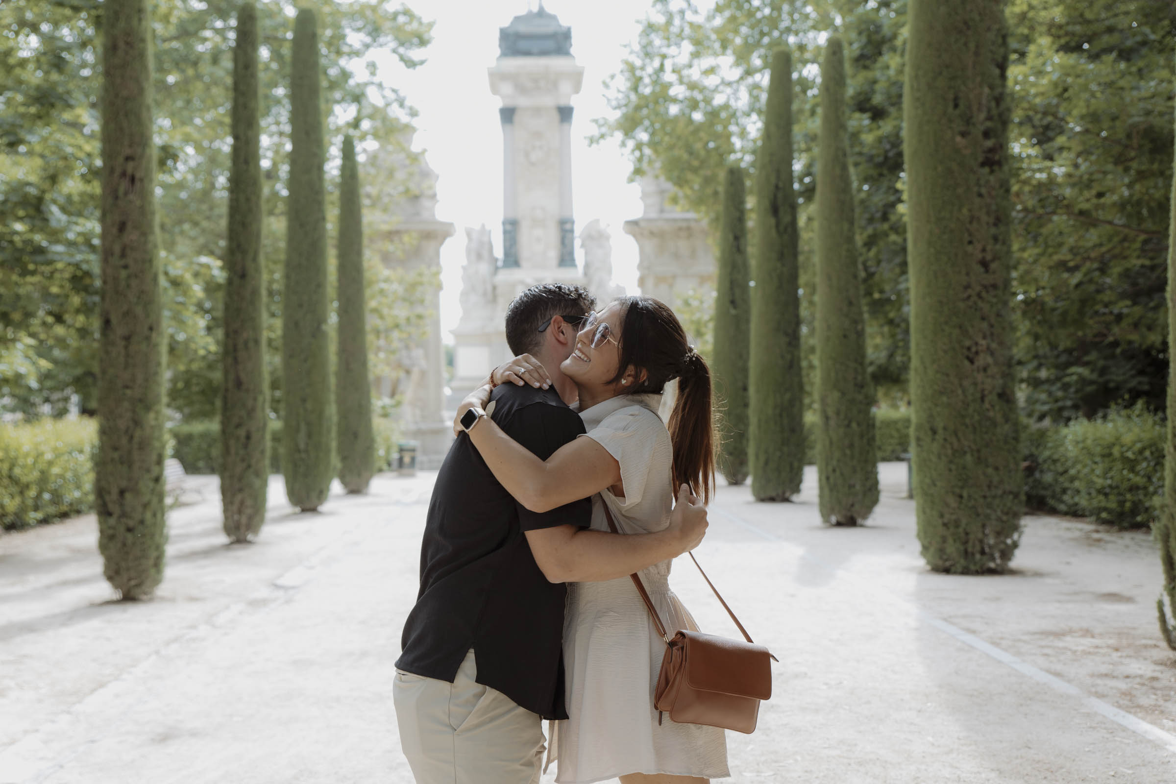engagement photographer at retiro park in madrid