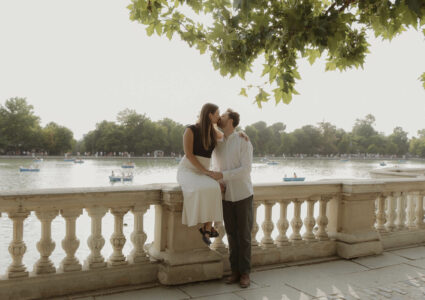 natural and romantic couple photoshoot in the lake and alfonso xii monument at retiro park in madrid