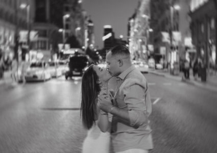 preboda en la gran via de madrid por la noche