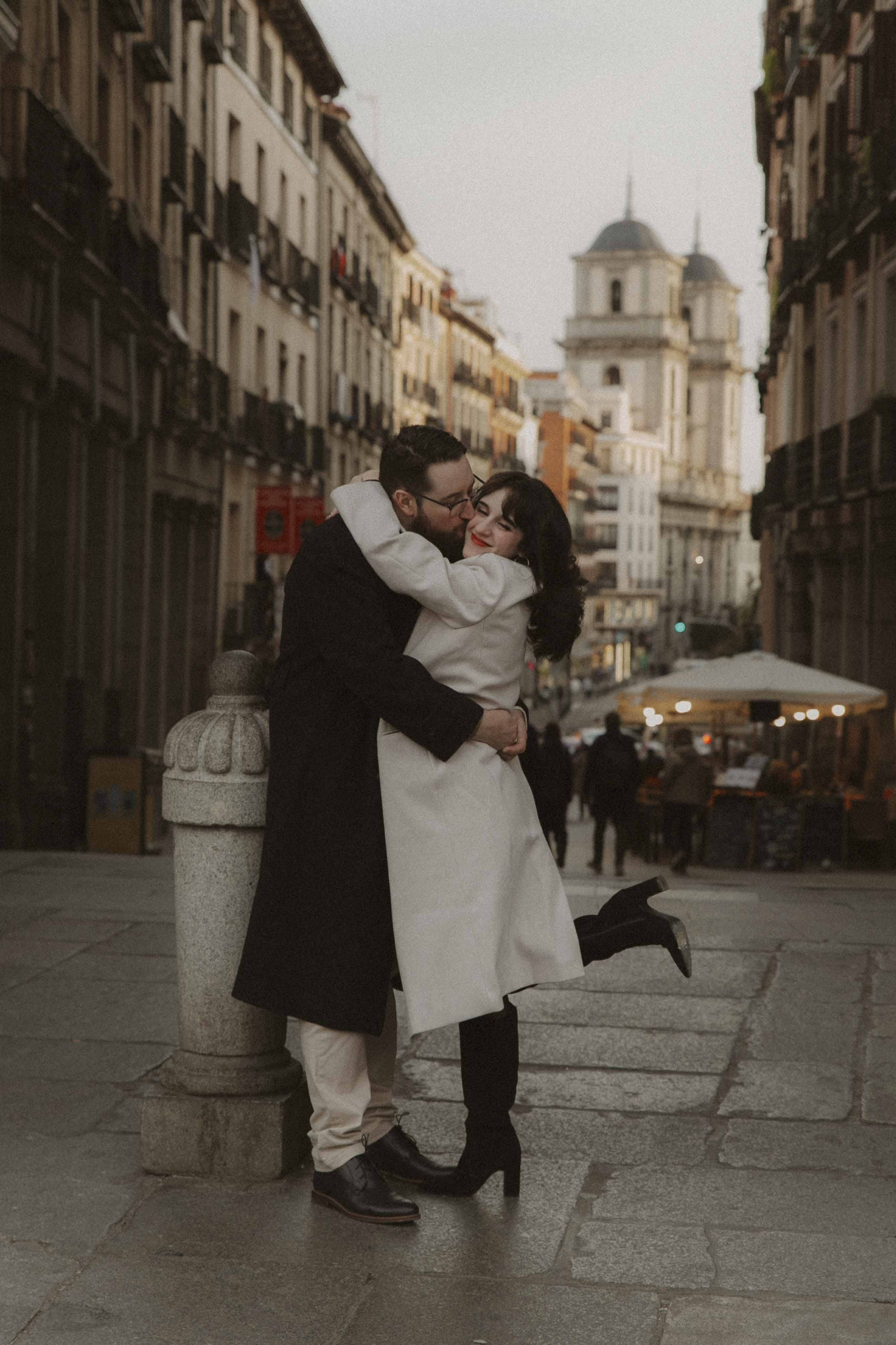 film and genuine engagement photoshoots in madrid center