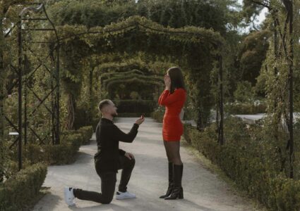 marriage proposal photos at rose garden in madrid