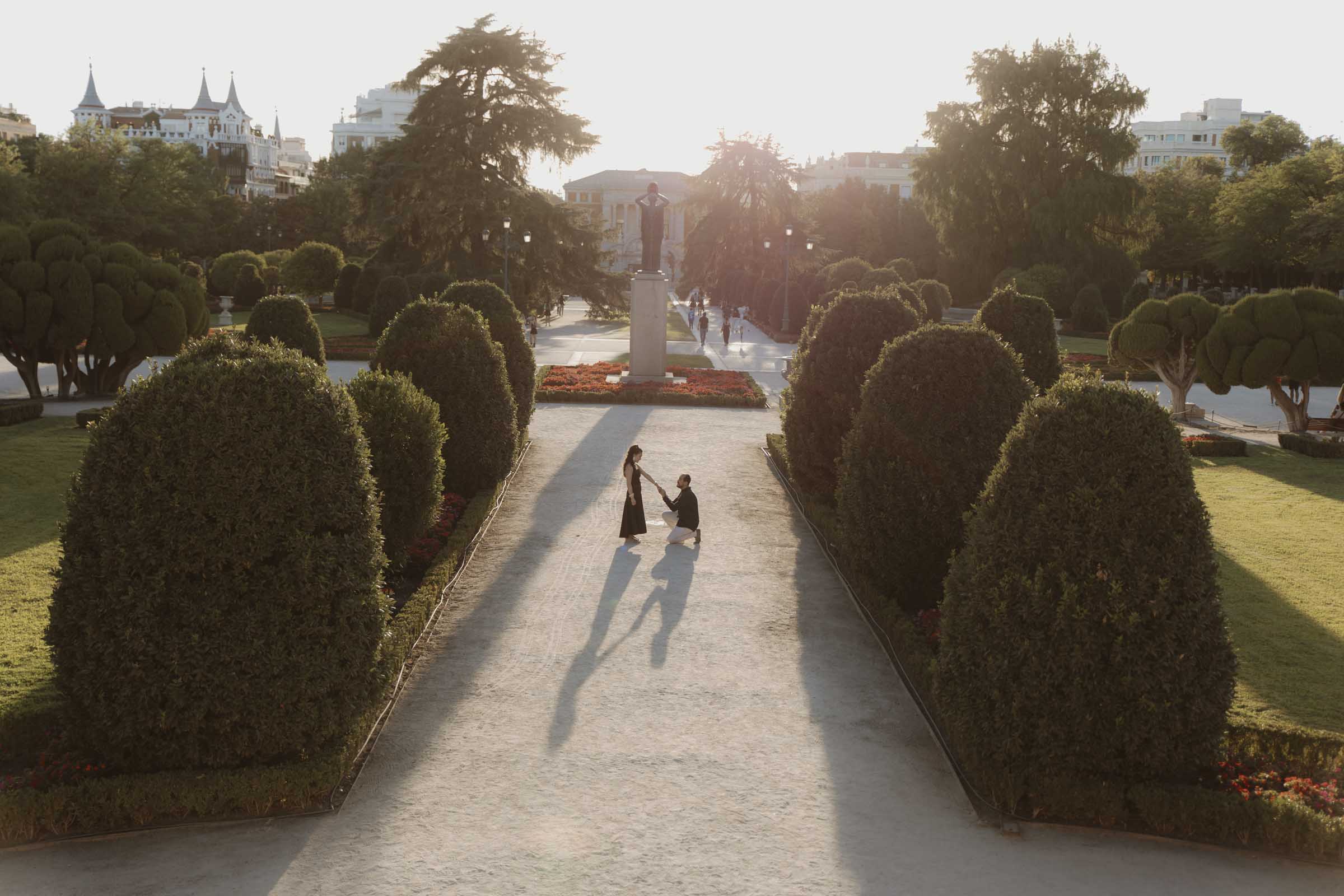 paparazzi style surprise proposal photos in madrid