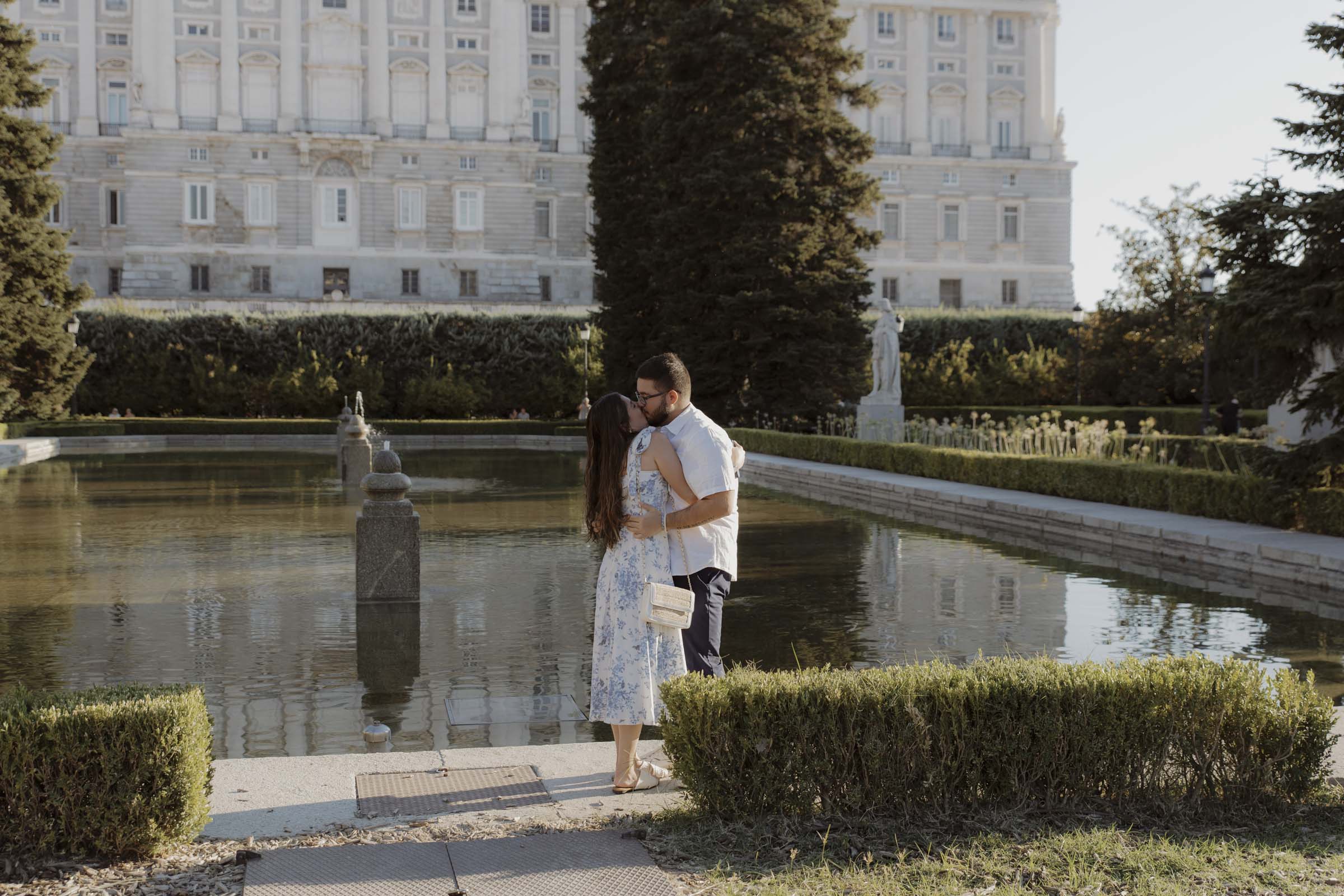 Man proposing at Sabatini Gardens with Royal Palace in the background