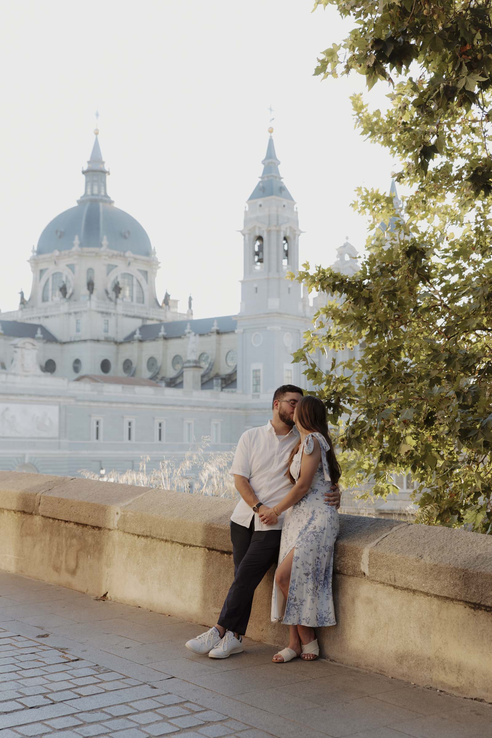 Intimate engagement photos in Plaza de Oriente