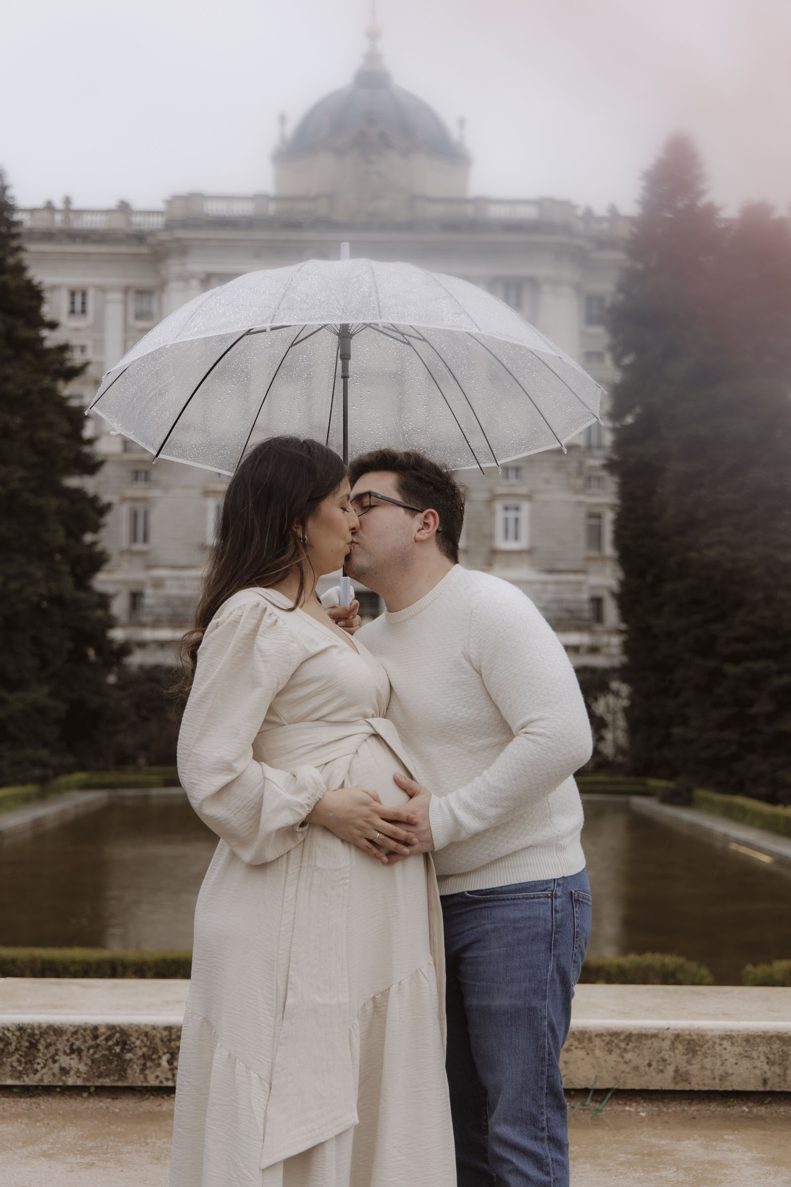 pregnancy photoshoot in sabatini gardens, madrid