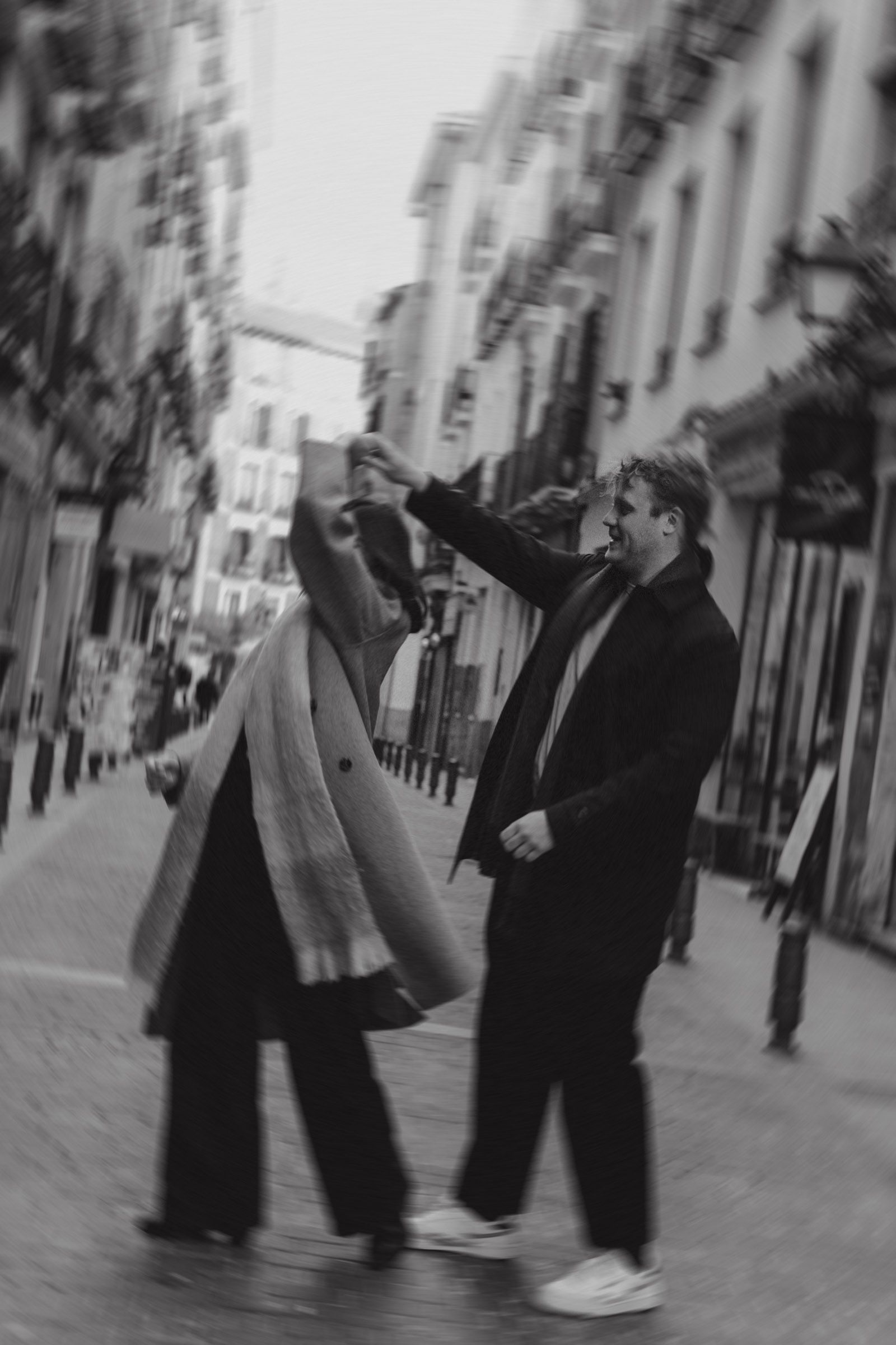 Film style couple photography in Madrid city center streets