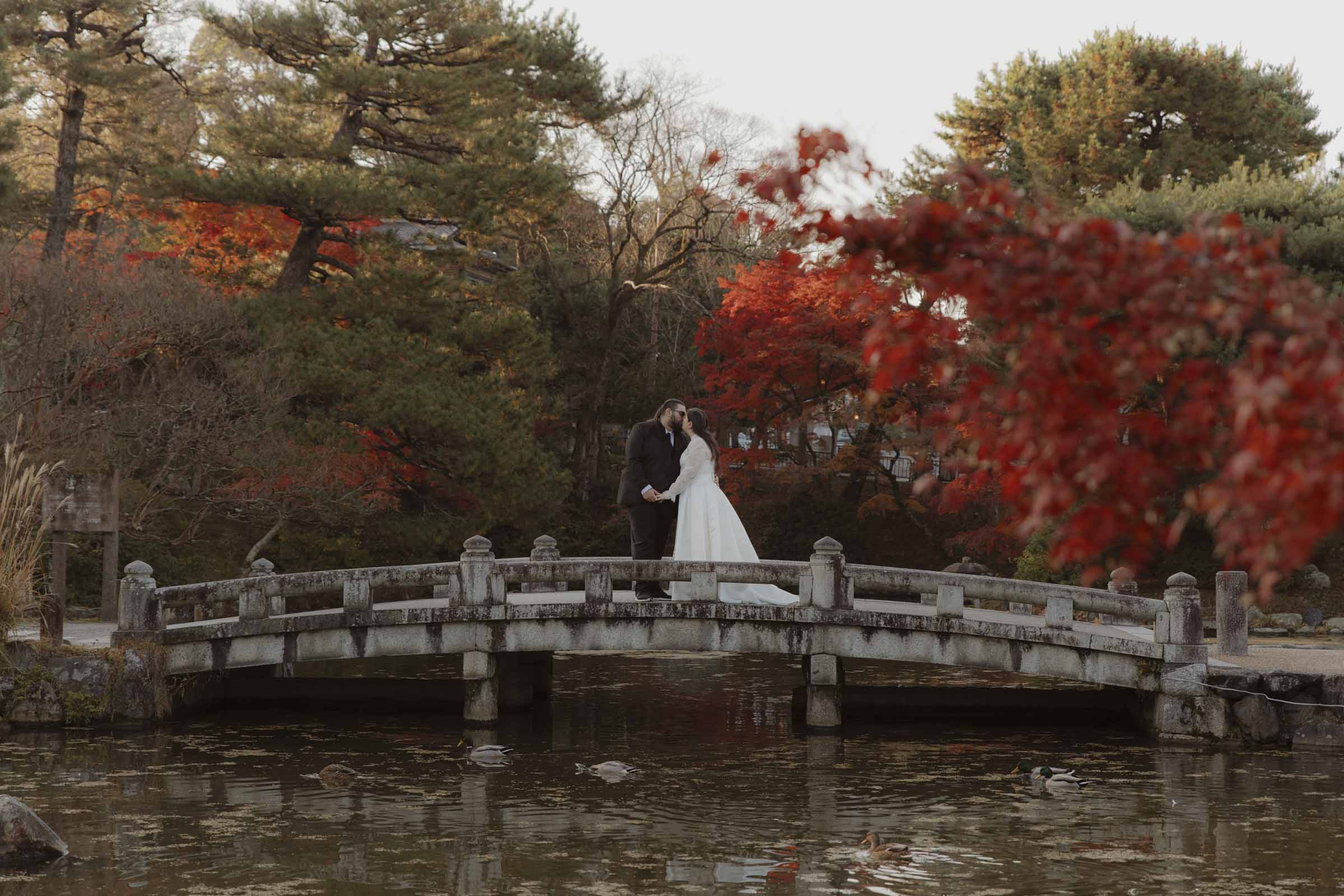 japan-elopement-photographer destination elopement photographer, photoshoot in gardens of kyoto, japan, in the fall