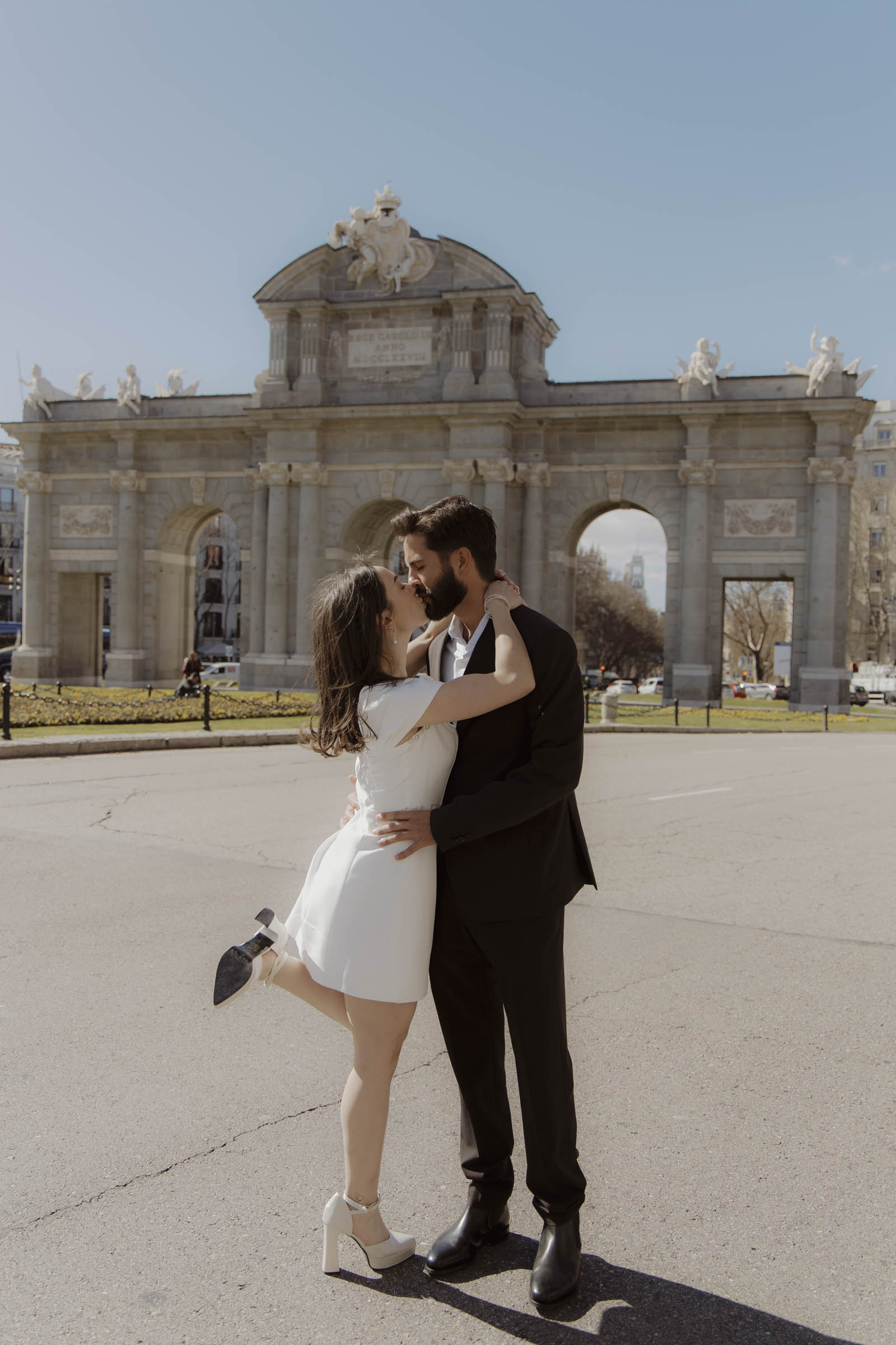 puerta de alcala engagement photoshoot