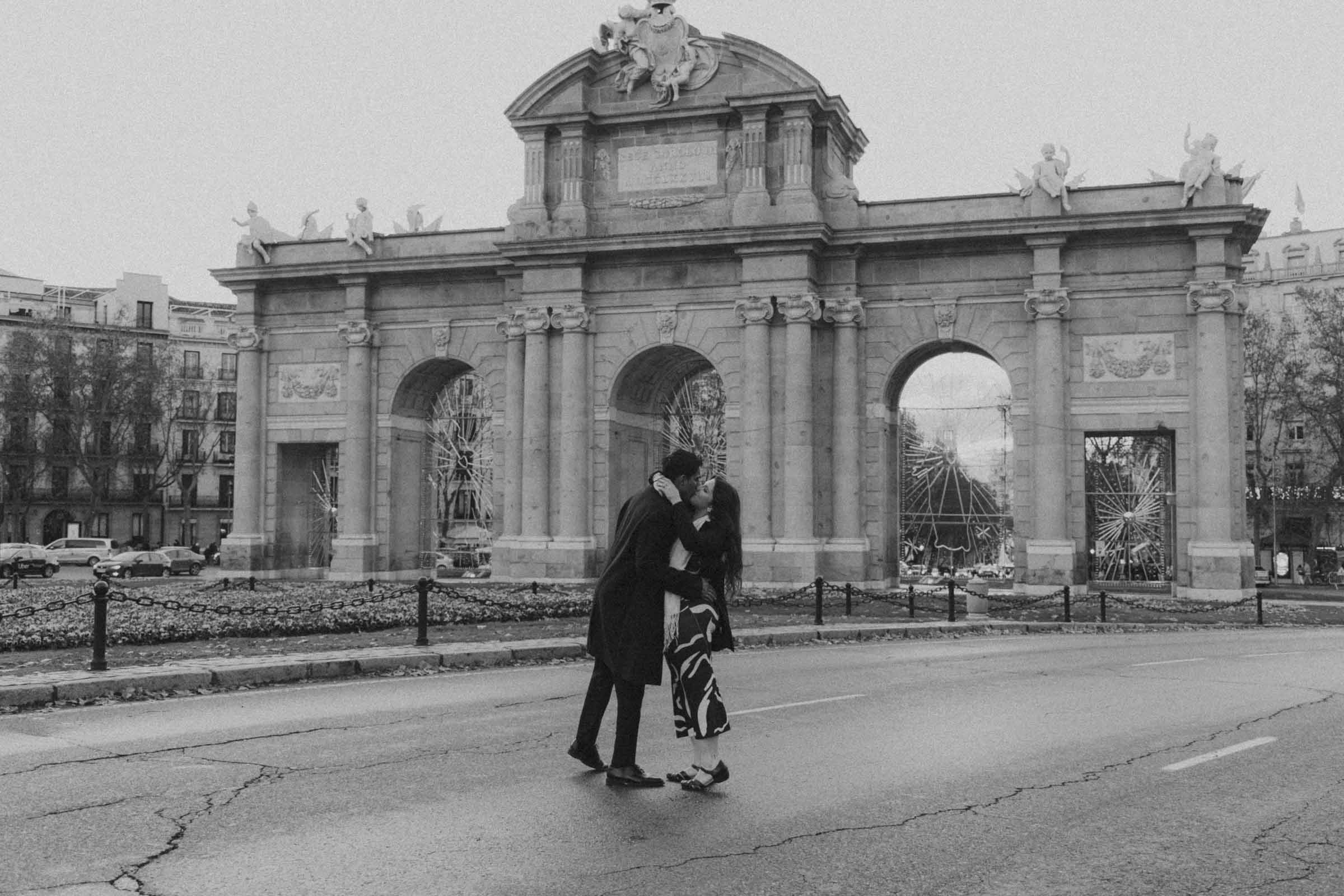 puerta de alcala couple photoshoot with film style