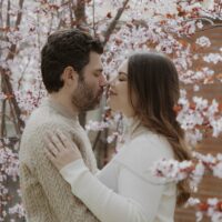retiro park engagement photoshoot in spring with maria and mikael