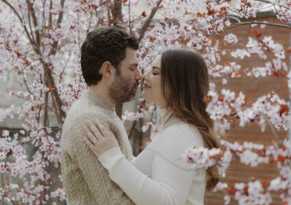 retiro park engagement photoshoot in spring with maria and mikael