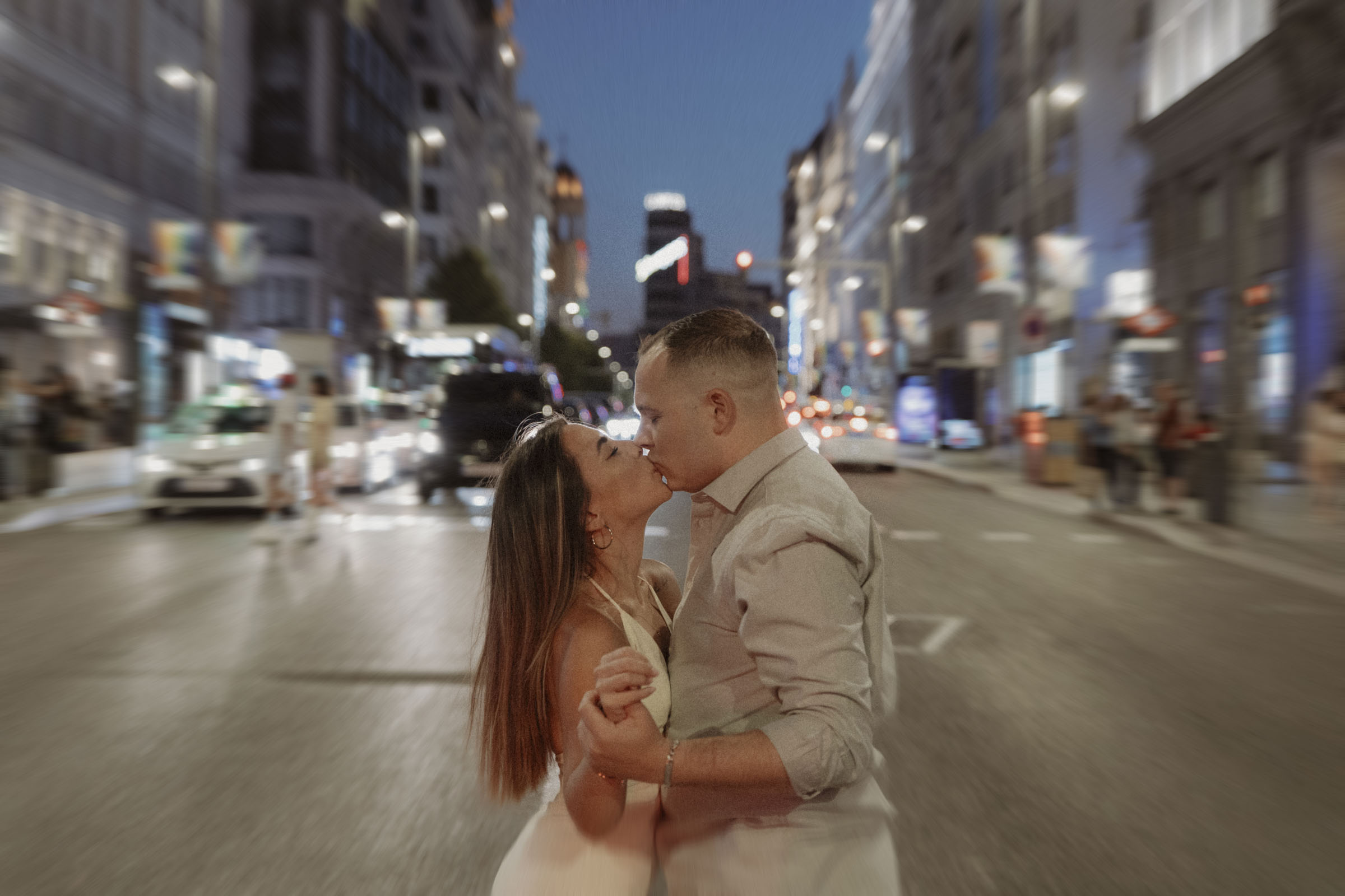 madrid-photographer-gran-via engagement photo session at gran via street at night