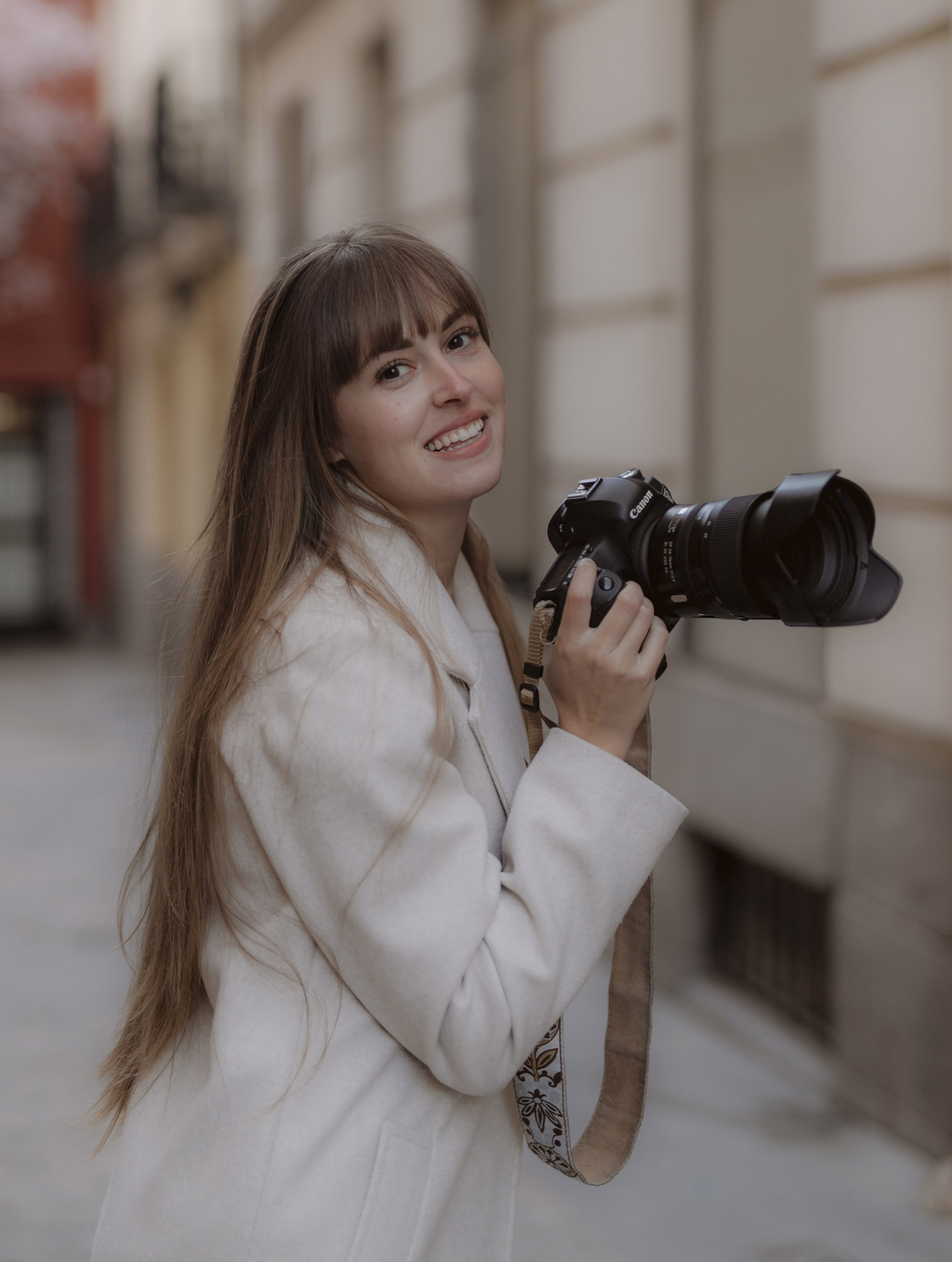 leyre cañizares, a Madrid based photographer specialized in wedding, engagement and surprise proposal photography with a natural and emotional style