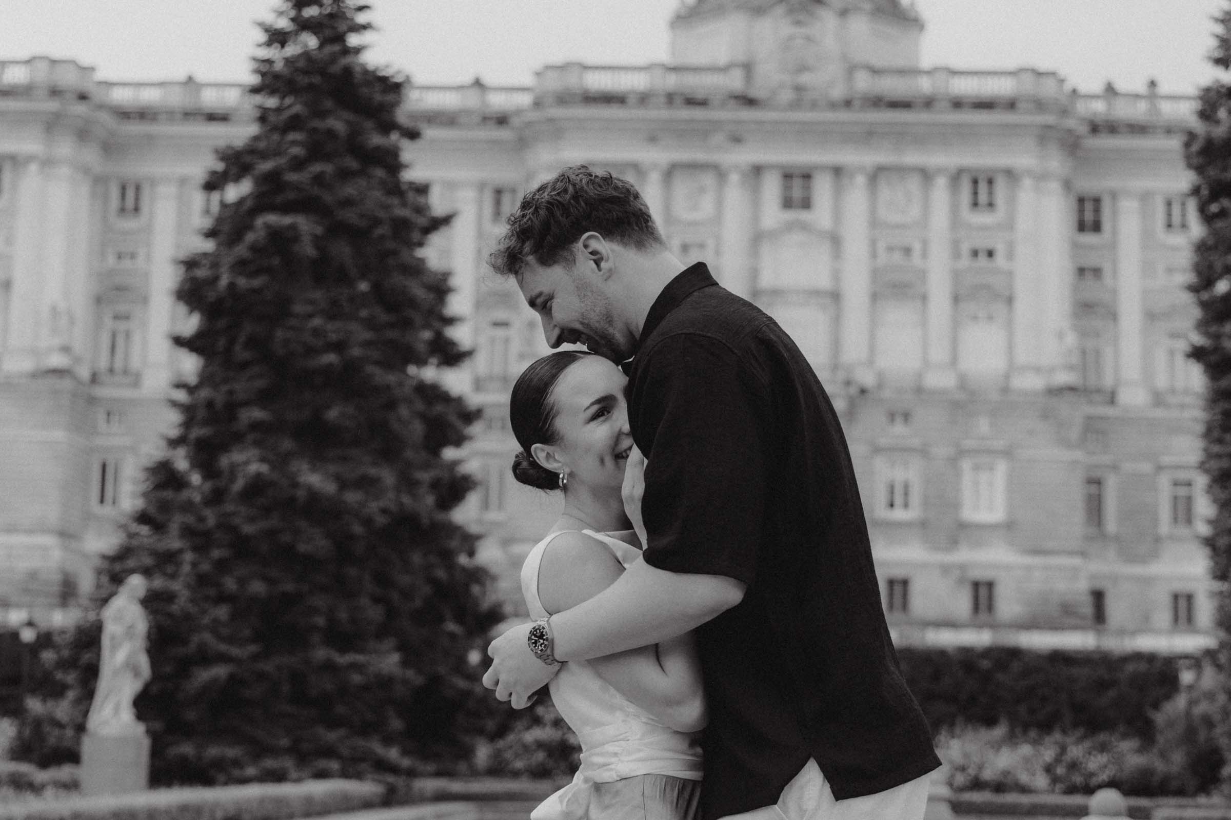 Madrid emotional and natural surprise proposal photographer