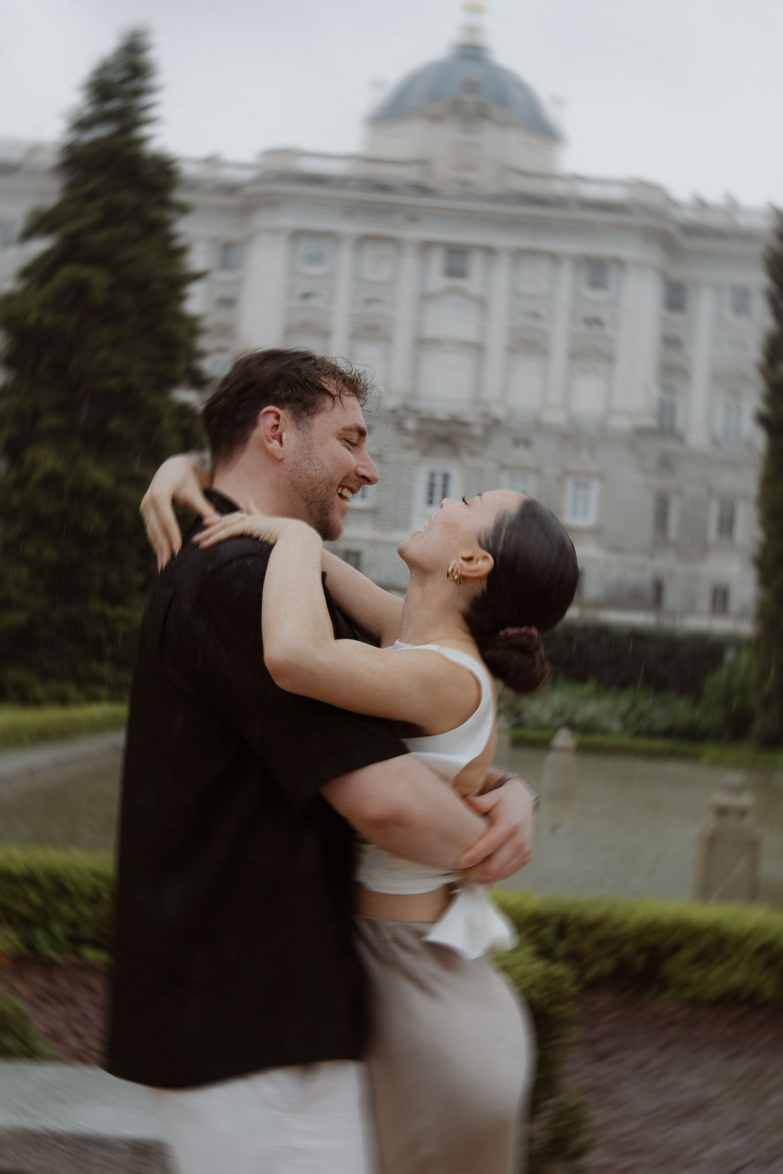 Fotografa en Madrid especializada en capturar pedidas de mano sorpresa