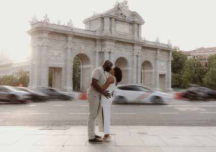puerta de alcala engagement photoshoot