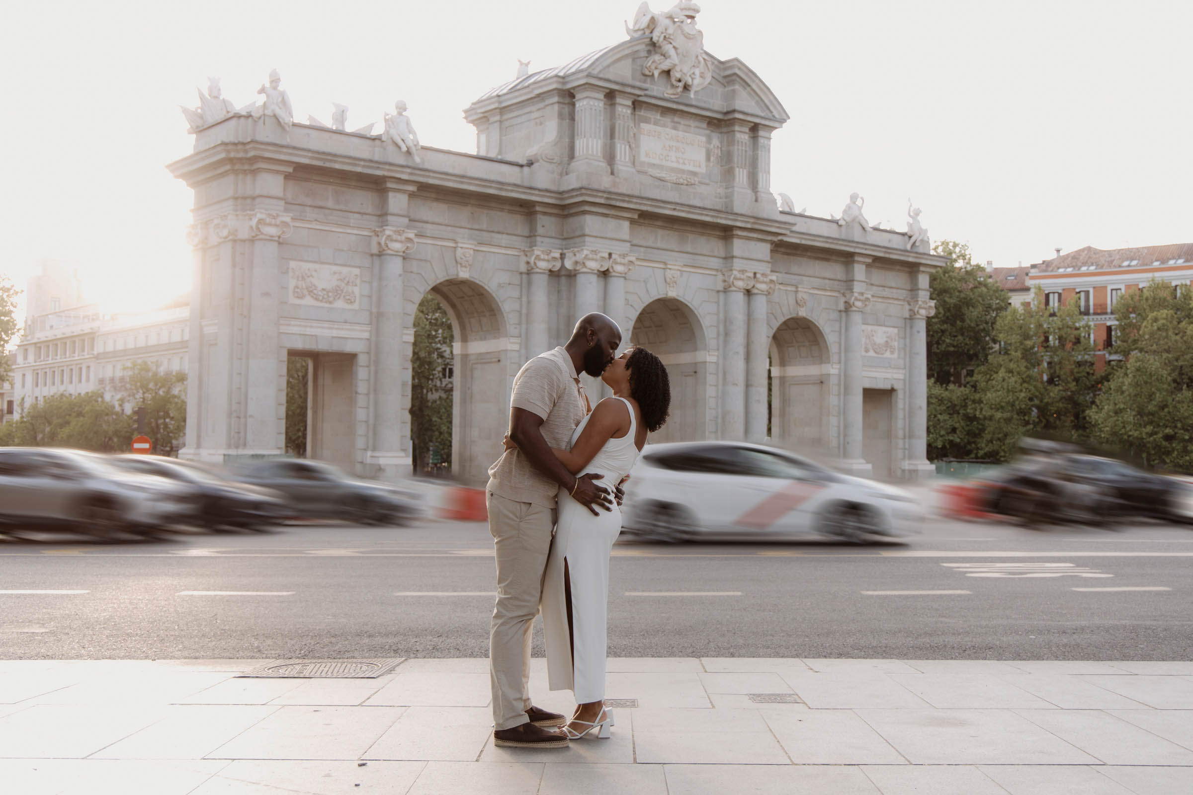 puerta de alcala engagement photoshoot