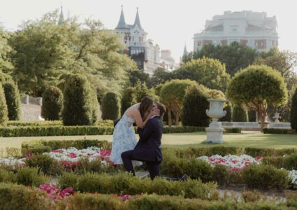 surprise proposal photoshoot with a paparazzi photographer in the retiro park with gardens and the sunset