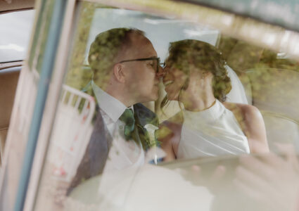 fotografia de boda natural y emotiva en madrid y españa con isabel y jose despues de la ceremonia intima