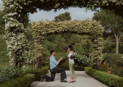 surprise proposal photography at the rose graden in the retiro park in madrid, spain